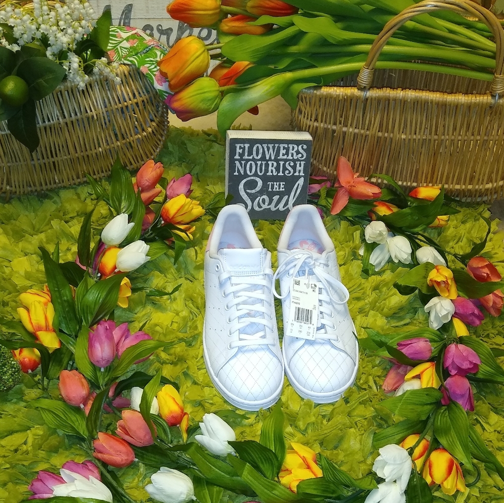 Adidas Stan Smith Classic Sneakers.